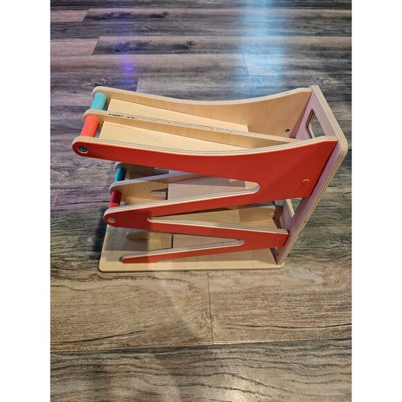 Lovevery race and chase car ramp - Picture 1 of 4